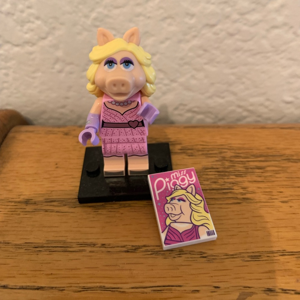 Lego Miss Piggy - Picture 2 of 2